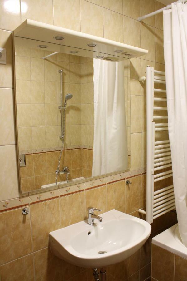 Kedvenc Vendeghaz Hotel Miskolc Ngoại thất bức ảnh